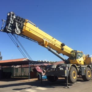 GROVE RT 890 E - ROUGH TERRAIN CRANE